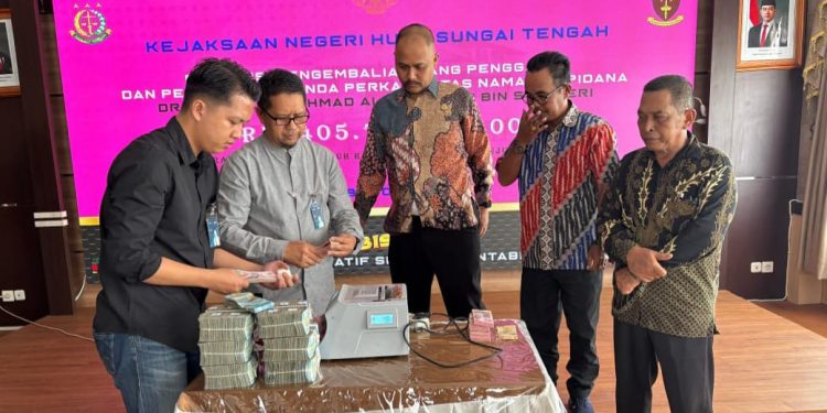 Kejari HST Eksekusi Terpidana Korupsi, Sita dan Kembalikan Uang Negara Ratusan Juta Rupiah