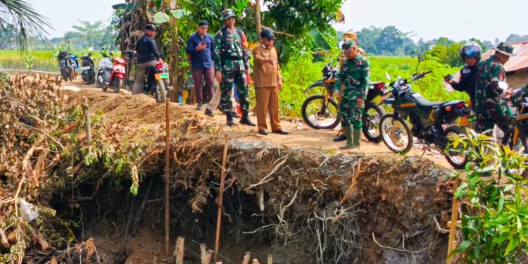 Wabup HST Tinjau Lokasi Sasaran Program TMMD Ke-124 di Desa Pengambau Hilir Luar