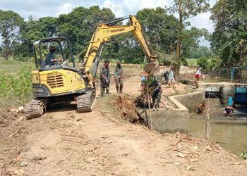 Turunkan Alat Berat, Satgas TMMD HST Genjot Pembangunan Jalan Lok Nyiur