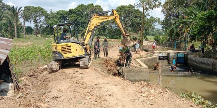 Turunkan Alat Berat, Satgas TMMD HST Genjot Pembangunan Jalan Lok Nyiur