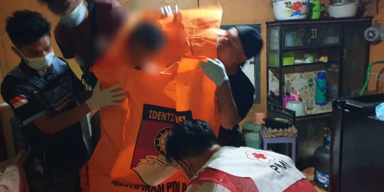 Manto Ditemukan Gantung Diri di Depan Kamar Mandi