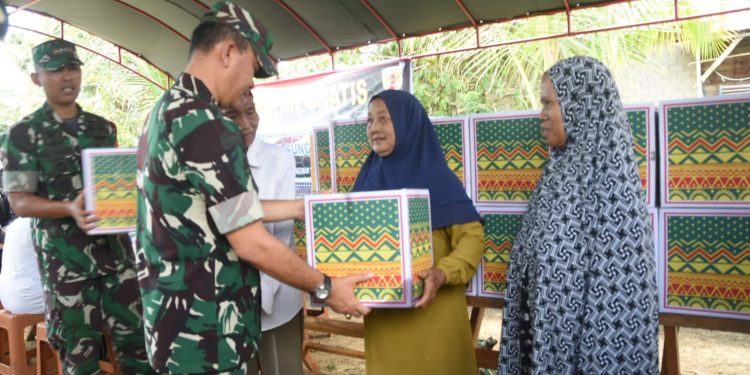 Kunjungan Kerja Itjenad, Satgas TMMD Ke-124 Kodim HST Gelar Bakti Sosial