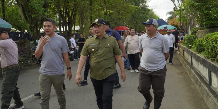 Ciptakan Lingkungan Sehat dan Asri, Samsul Rizal Pimpin Gerakan Jumat Bersih di Pasar Keramat