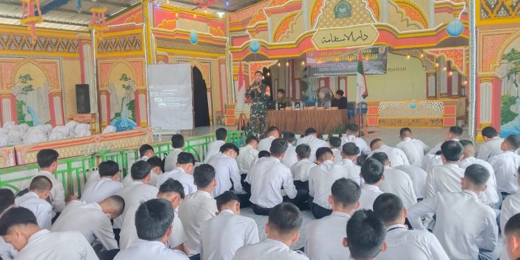 Dandim HST Sosialisasikan Rekrutmen TNI-AD Gratis di Ponpes Modern Darul Istiqomah