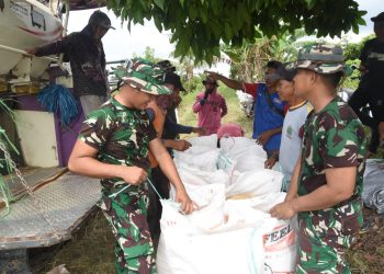 Satgas TMMD Dukung Nawa Cita Presiden Prabowo Subianto, Bantu Petani Rontokkan Padi