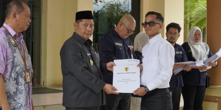 235 CPNS dan PPPK Terima SK, Bupati HST Ajak Pegawai Baru Tingkatkan Pelayanan Publik