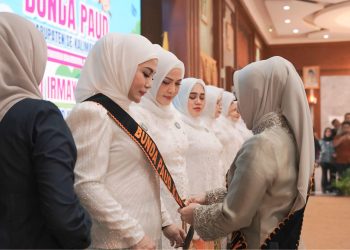 Fathul Jannah Muhidin Lantik Bunda PAUD HST Periode 2025–2030