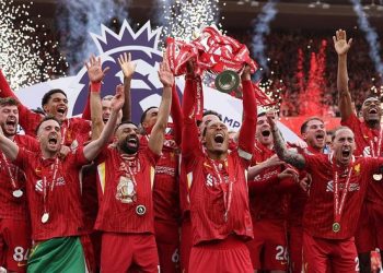 Setelah 35 Tahun, Liverpool Angkat Trofi Liga Inggris Lagi di Depan Fans