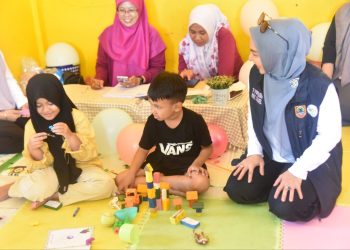 Kunjungi Rumah KIA, Hj Fathul Jannah Sosialisasikan Program 6 SPM Posyandu Era Baru