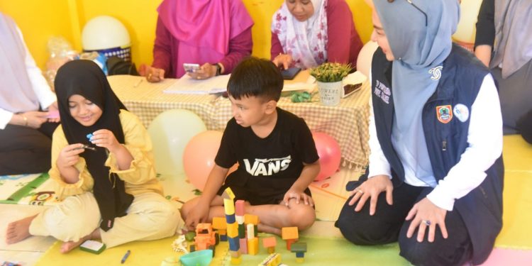 Kunjungi Rumah KIA, Hj Fathul Jannah Sosialisasikan Program 6 SPM Posyandu Era Baru