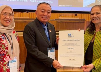 Gubernur Kalsel Terima Sertifikat UNESCO Global Geopark Meratus di Paris