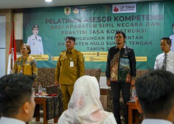 Bupati HST Dorong Tenaga Kerja Konstruksi Memiliki Sertifikat Kompetensi