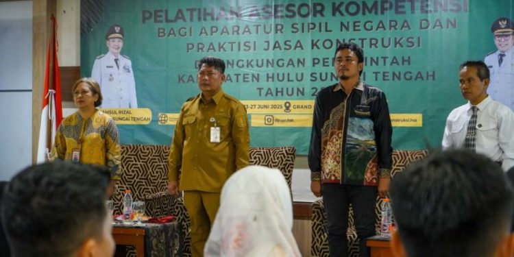 Bupati HST Dorong Tenaga Kerja Konstruksi Memiliki Sertifikat Kompetensi