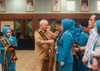 H Muhidin dan Hj Fathul Jannah Dikukuhkan sebagai Ayah dan Bunda GenRe Kalsel