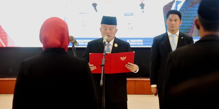 H Muhidin Lantik 104 Pejabat Fungsional, Pelantikan Eselon II Diperkirakan Akhir Juli