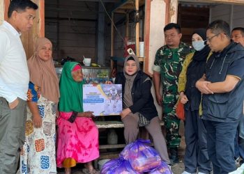 Pemkab Tanbu Salurkan Bansos Permakanan untuk Disabilitas dan Lansia Telantar