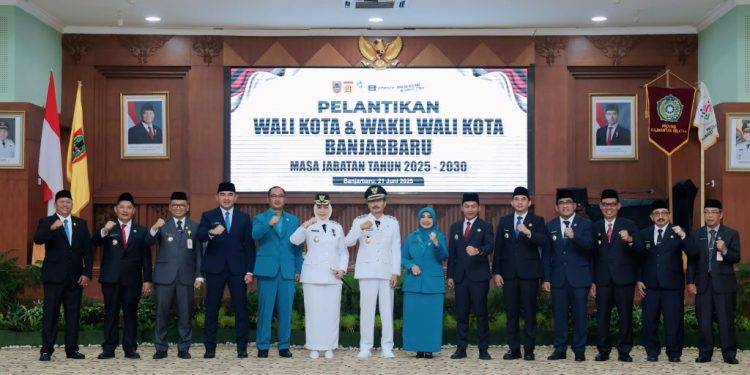 Andi Rudi Latif Hadiri Pelantikan Walikota dan Wakil Walikota Banjarbaru