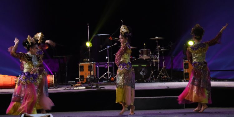 Parade Budaya Kotabaru Hebat Tampilkan Keberagaman Etnis