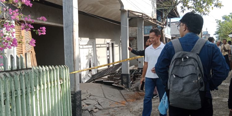 Geger! Rumah Berlantai Dua di Komplek Yatera Ambles