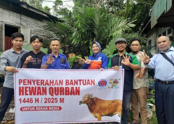 PT Indocement Tarjun Serahkan Hewan Qurban untuk Awak Media Kotabaru