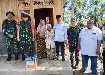 Nenek Kurba Tak Kuasa Menahan Haru, Rumahnya Direhab TNI Melalui Program TMMD Ke-124