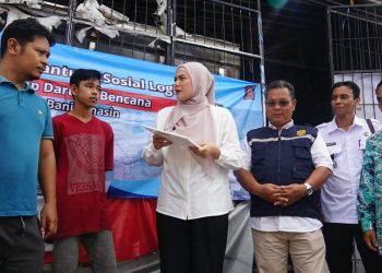 Dua Bangunan Terdampak, Wakil Walikota Salurkan Bantuan Kebakaran Sungai Miai