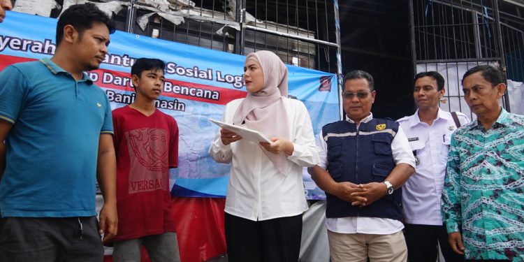 Dua Bangunan Terdampak, Wakil Walikota Salurkan Bantuan Kebakaran Sungai Miai