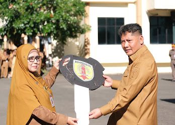 Bupati Samsul Rizal Serahkan Kendaraan Dinas untuk Pengawas Sekolah