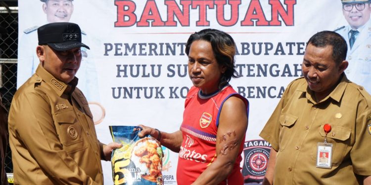 Respons Cepat, Samsul Rizal Serahkan Bantuan untuk Korban Kebakaran di Desa Sumanggi Seberang