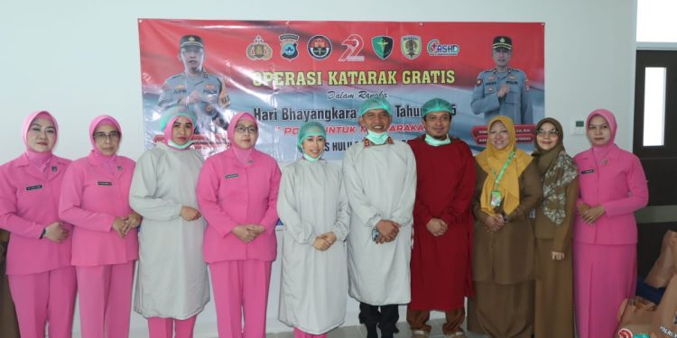 Kapolres HST Kunjungi Pasien Operasi Katarak
