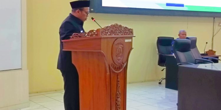 Wabup HST Sampaikan KUA-PPAS di Rapat Paripurna DPRD