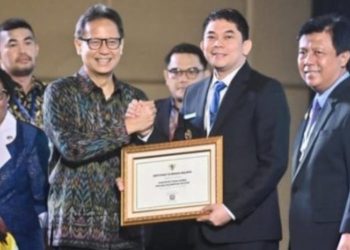 Andi Rudi Latif Terima Sertifikat Eliminasi Malaria dari Kementerian Kesehatan