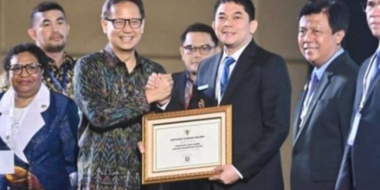 Andi Rudi Latif Terima Sertifikat Eliminasi Malaria dari Kementerian Kesehatan