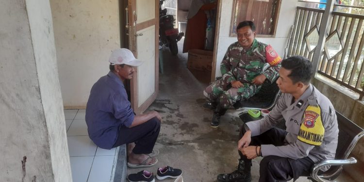 Babinsa dan Bhabinkamtibmas Pandawan Perkuat Pembinaan Wilayah Lewat Komsos