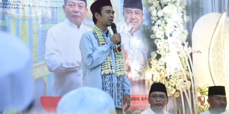 Hadirkan Ustaz Abdul Somad, Ribuan Jemaah Padati Safari Dakwah di Masjid Al Ikhlas Kuala Kapuas