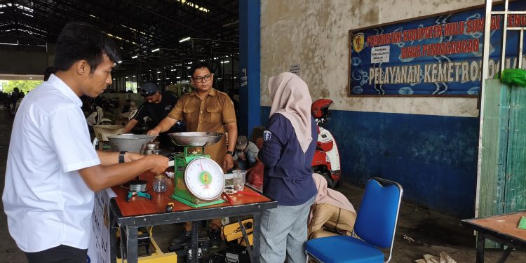 Disdag HST Tera Ulang Alat Ukur dan Timbangan Pedagang Pasar Agrobisnis Barabai