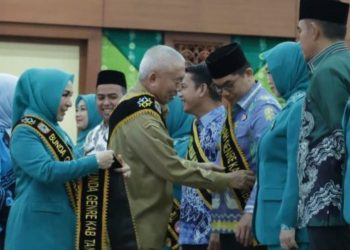 Gubernur Kukuhkan Andi Rudi Latif dan Andi Irmayani sebagai Ayah dan Bunda GenRe Tanbu