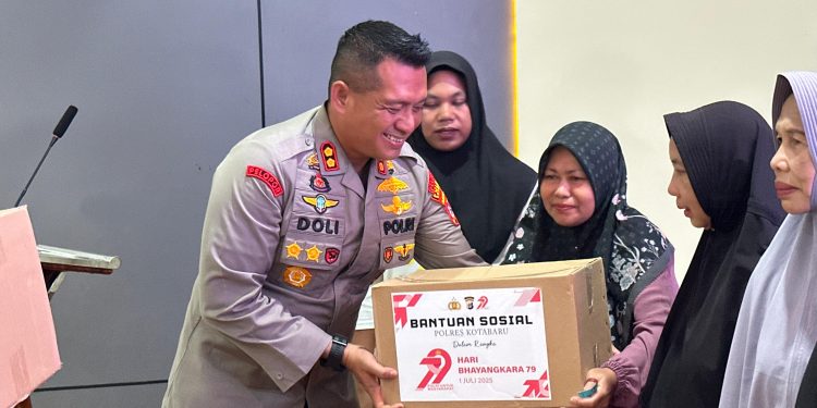 Sambut Hari Bhayangkara Ke-79, Polres Kotabaru Bagikan 1.500 Paket Sembako