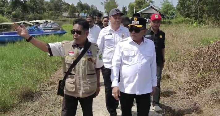 Tinjau Persiapan Panen Raya di Desa Terusan, Bupati Wiyatno Miris Lihat Akses Darat Belum Memadai