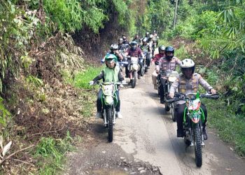 Kapolres HST Serahkan Sembako dan Bedah Rumah Warga Pegunungan Meratus