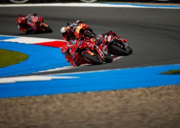 Bela Alex Marquez, Marco Bezzecchi Akui Sulit Nyalip Marc Marquez di MotoGP Belanda 2025