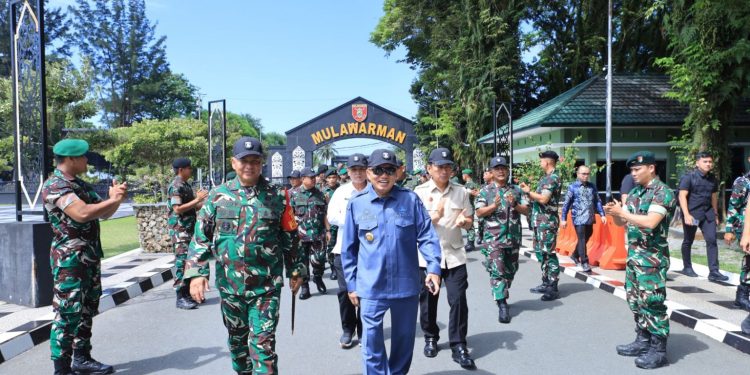 Gubernur H Muhidin Silaturahmi ke Pangdam VI Mulawarman
