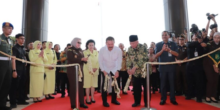 Gubernur Kalsel Dampingi Jaksa Agung Resmikan Kantor Kejati Kalsel