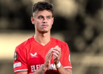 Masa Depan Tak Pasti, Mees Hilgers Tetap Berlatih bersama FC Twente
