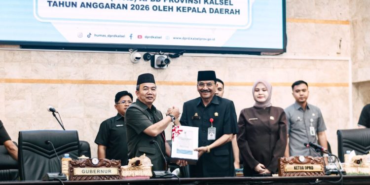 Rapat Paripurna, Gubernur Kalsel Tanggapi Pandangan Fraksi Soal Raperda APBD-P 2025