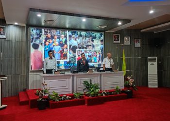 Bupati HST Serahkan Bantuan Uang Partai