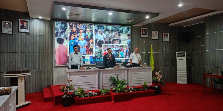 Bupati HST Serahkan Bantuan Uang Partai