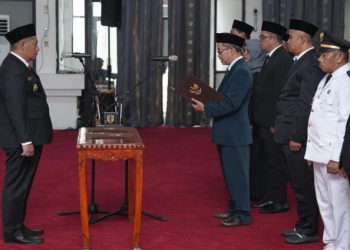 Samsul Rizal Lantik dan Ambil Sumpah 9 Pejabat