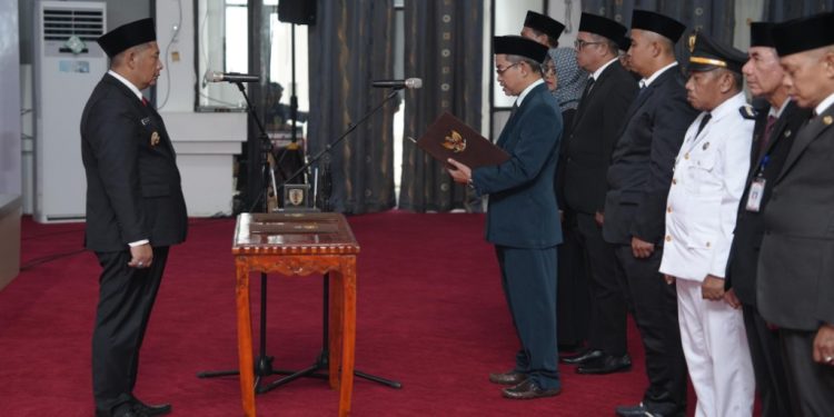 Samsul Rizal Lantik dan Ambil Sumpah 9 Pejabat