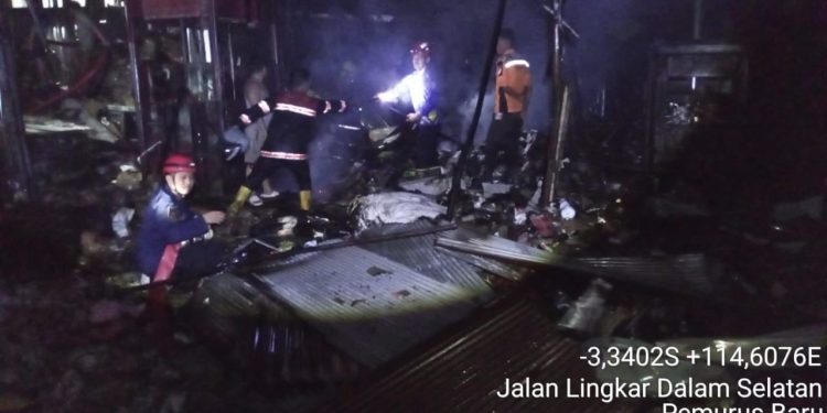 Kebakaran Gudang Barang Bekas di Lingkar Dalam Banjarmasin